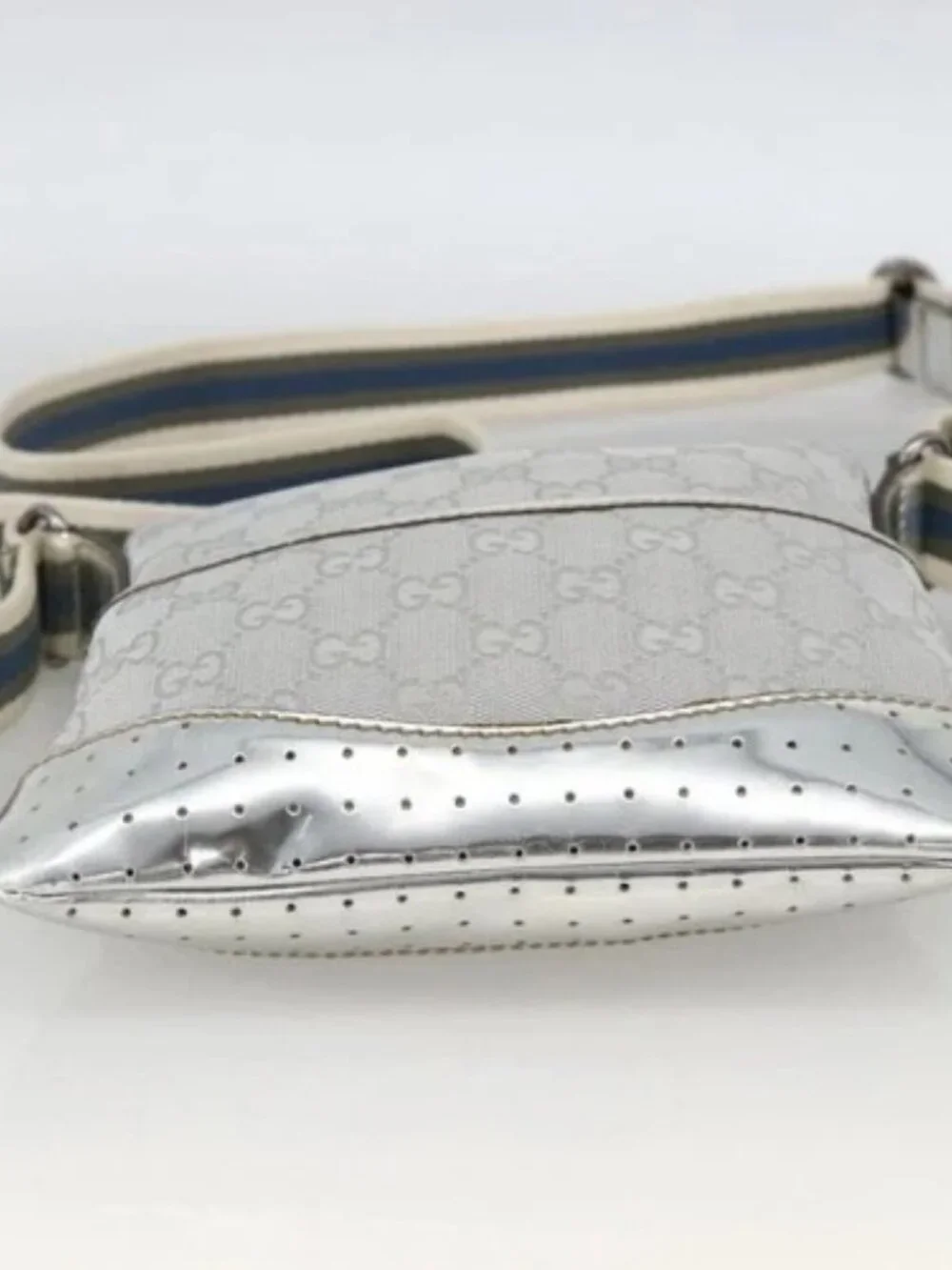 GUCCI GG Canvas Shoulder Bag Silver 147671 Auth BAZ628A